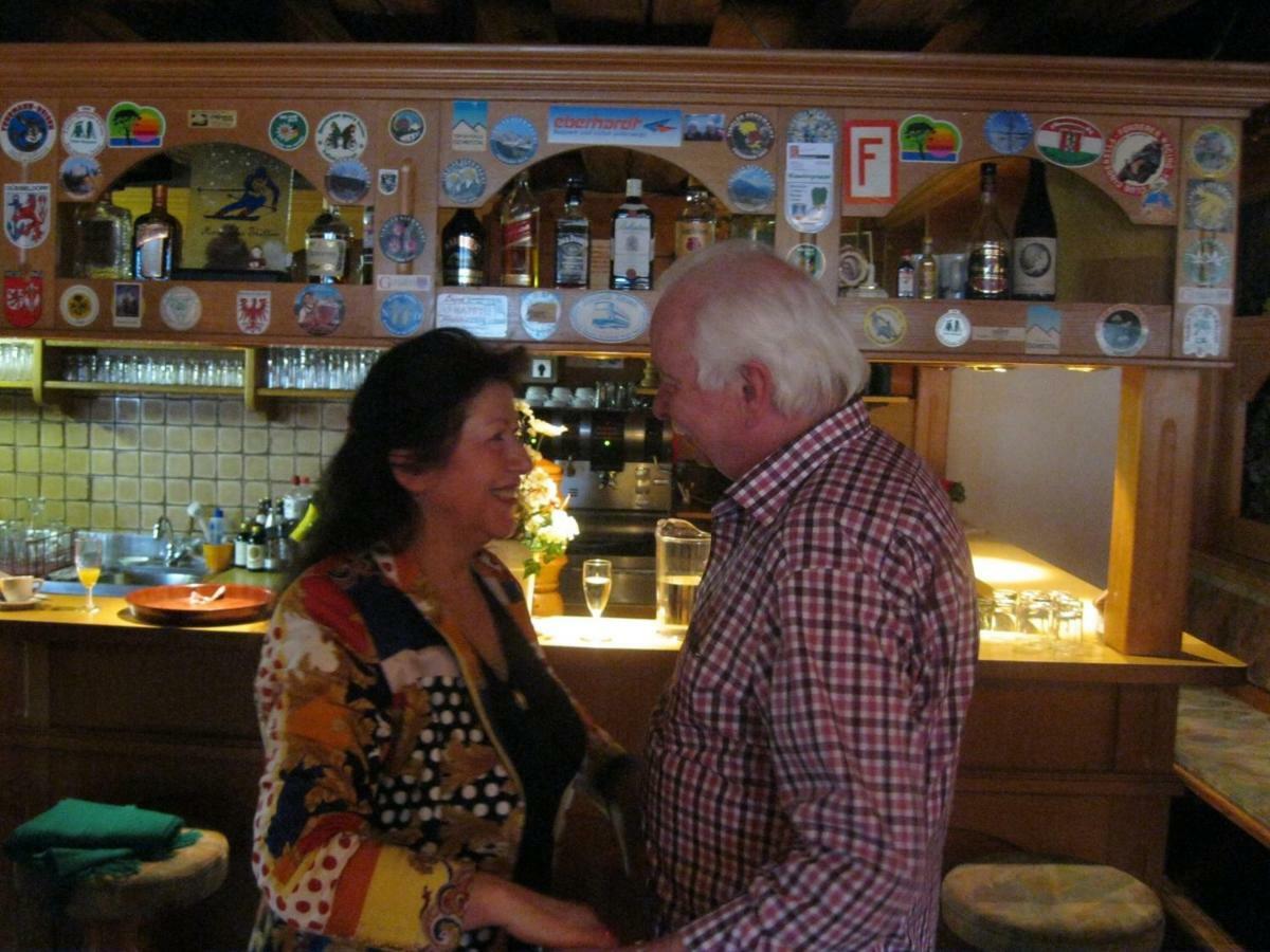 Pension Nina & Gasthof Alpenrose Gschnitz Eksteriør billede