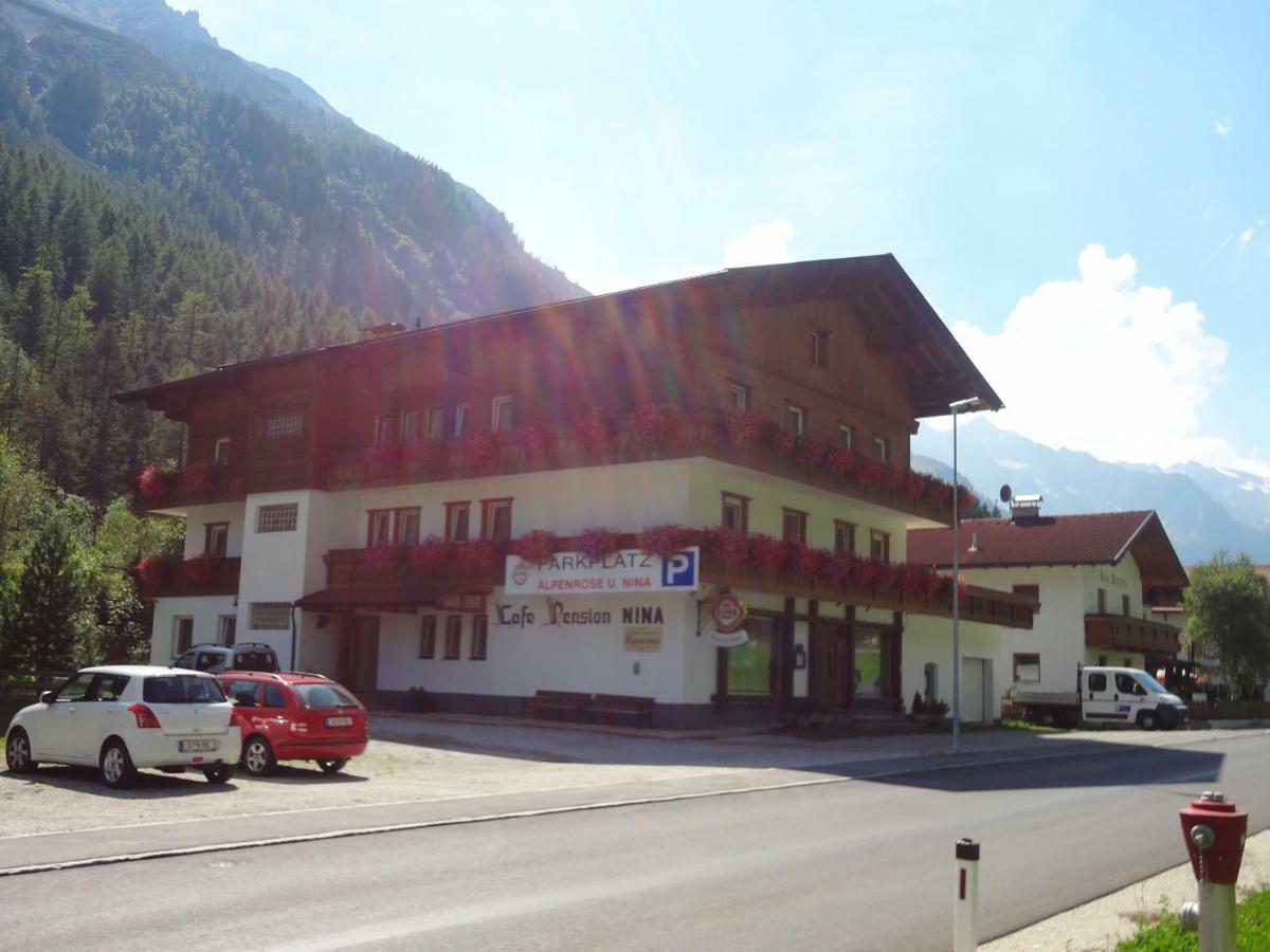 Pension Nina & Gasthof Alpenrose Gschnitz Eksteriør billede