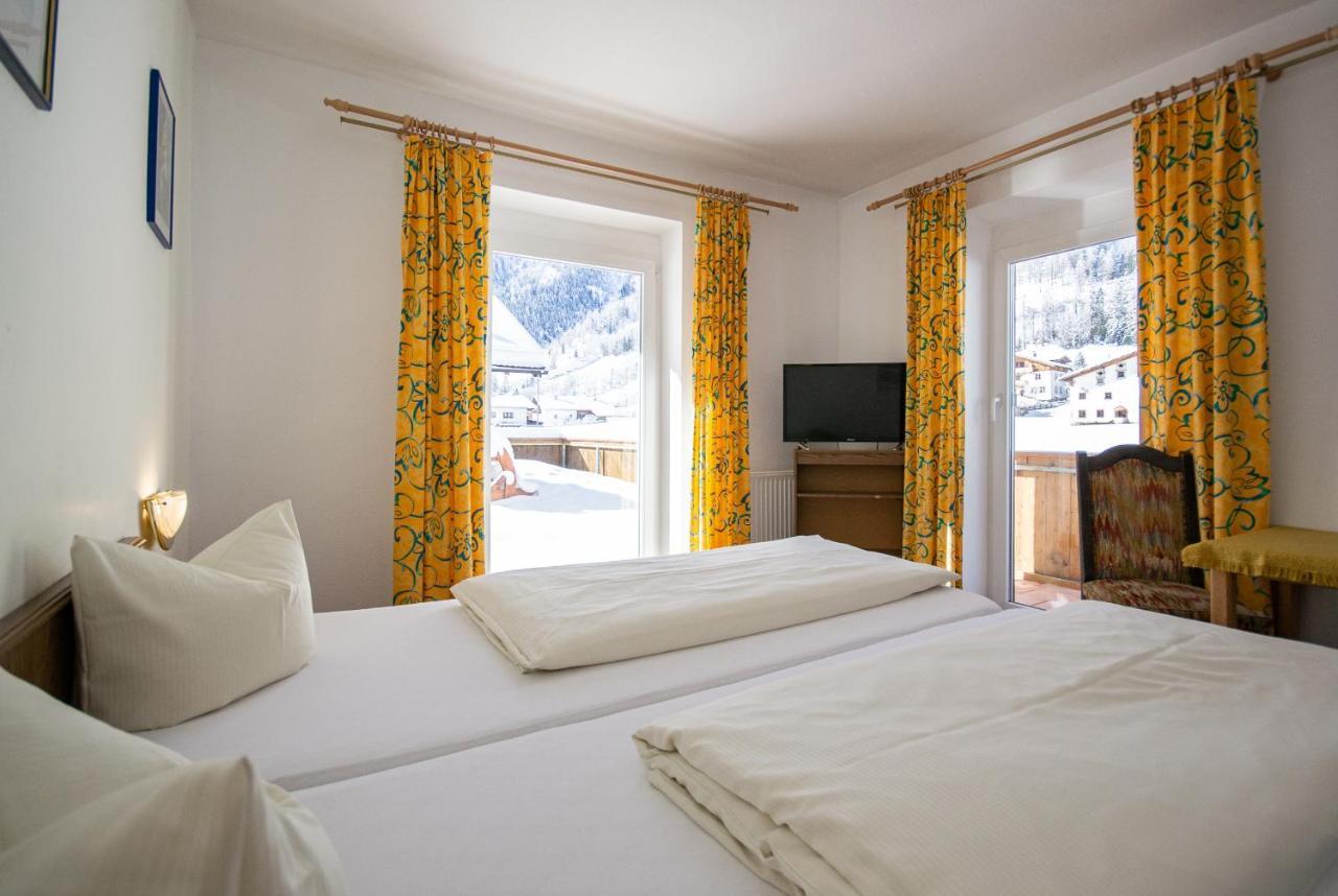 Pension Nina & Gasthof Alpenrose Gschnitz Eksteriør billede