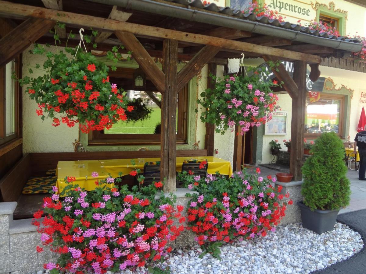 Pension Nina & Gasthof Alpenrose Gschnitz Eksteriør billede